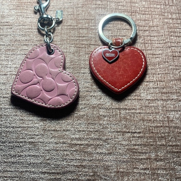 #04 Coach Heart-Shaped Red Keys Holder - Picture 2 of 7